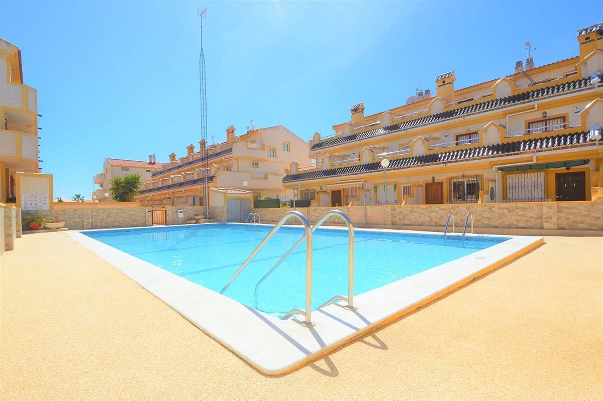 3 bedroom Townhouse for sale in Playa Flamenca with pool garage - € 185,000 (Ref: 9496899)