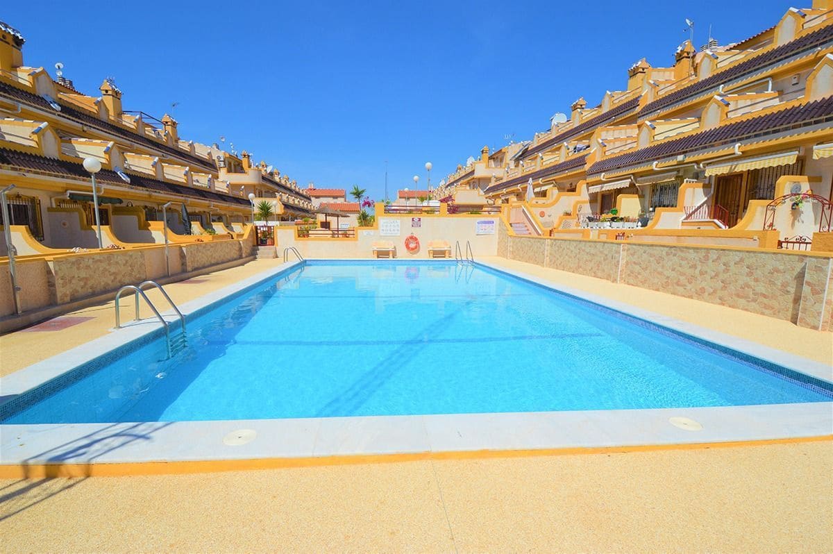 3 bedroom Townhouse for sale in Playa Flamenca with pool garage - € 185,000 (Ref: 9496899)