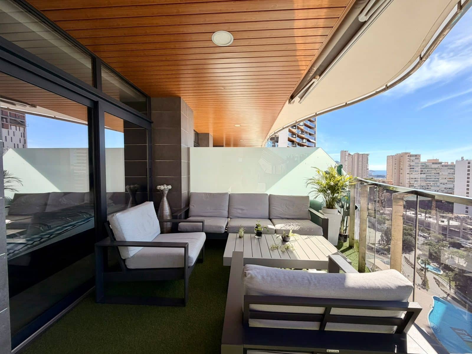 2 sypialnia Apartament na sprzedaż w Benidorm z basenem garażem - 749 000 € (Ref: 10077680)