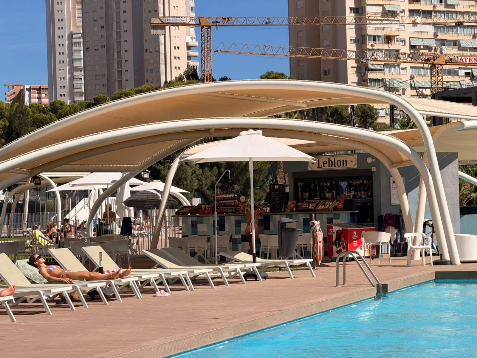 2 sypialnia Apartament na sprzedaż w Benidorm z basenem garażem - 749 000 € (Ref: 10077680)
