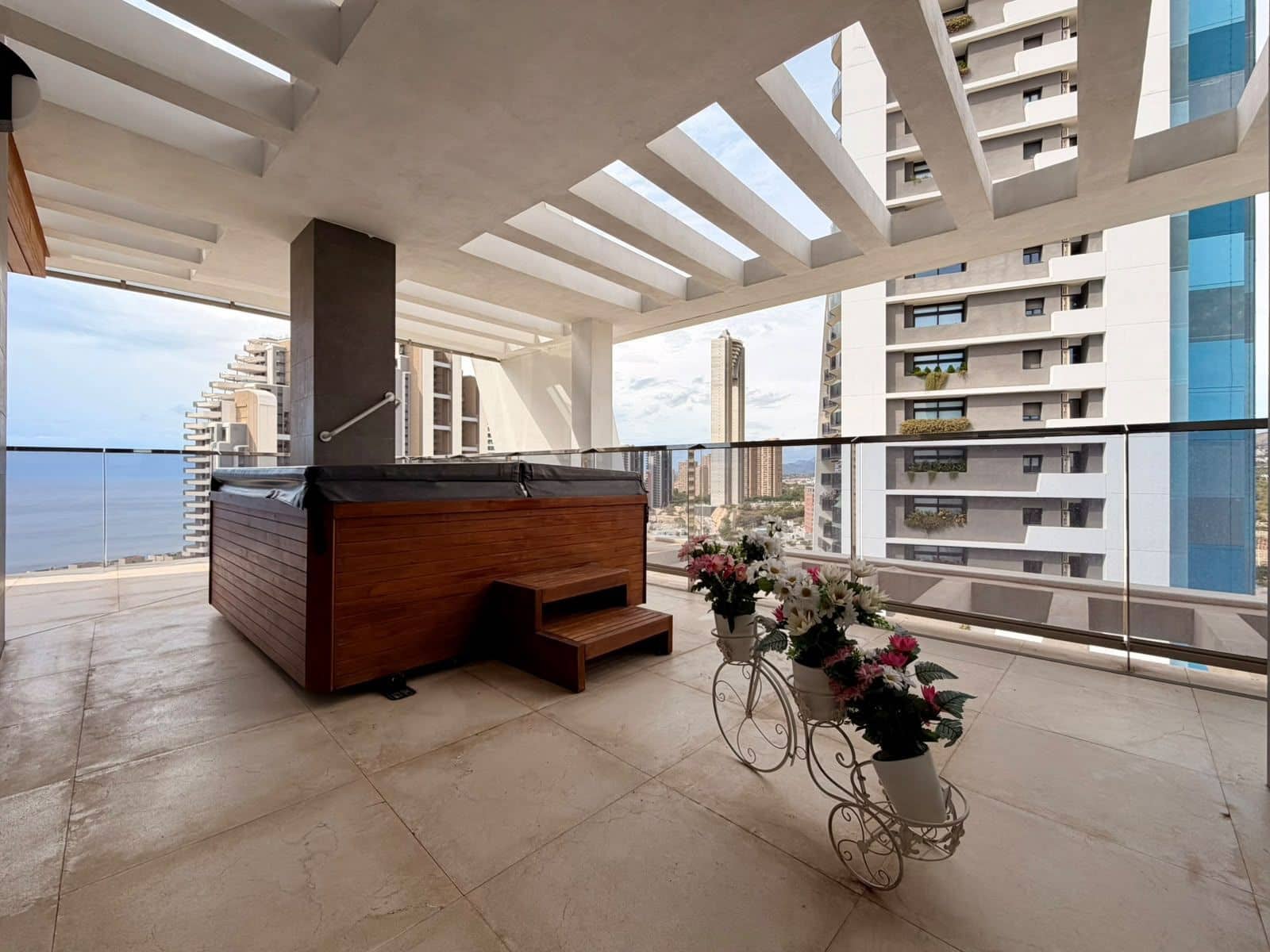 3 Zimmer Apartment zu verkaufen in Benidorm mit Pool Garage - 1.150.000 € (Ref: 10088935)