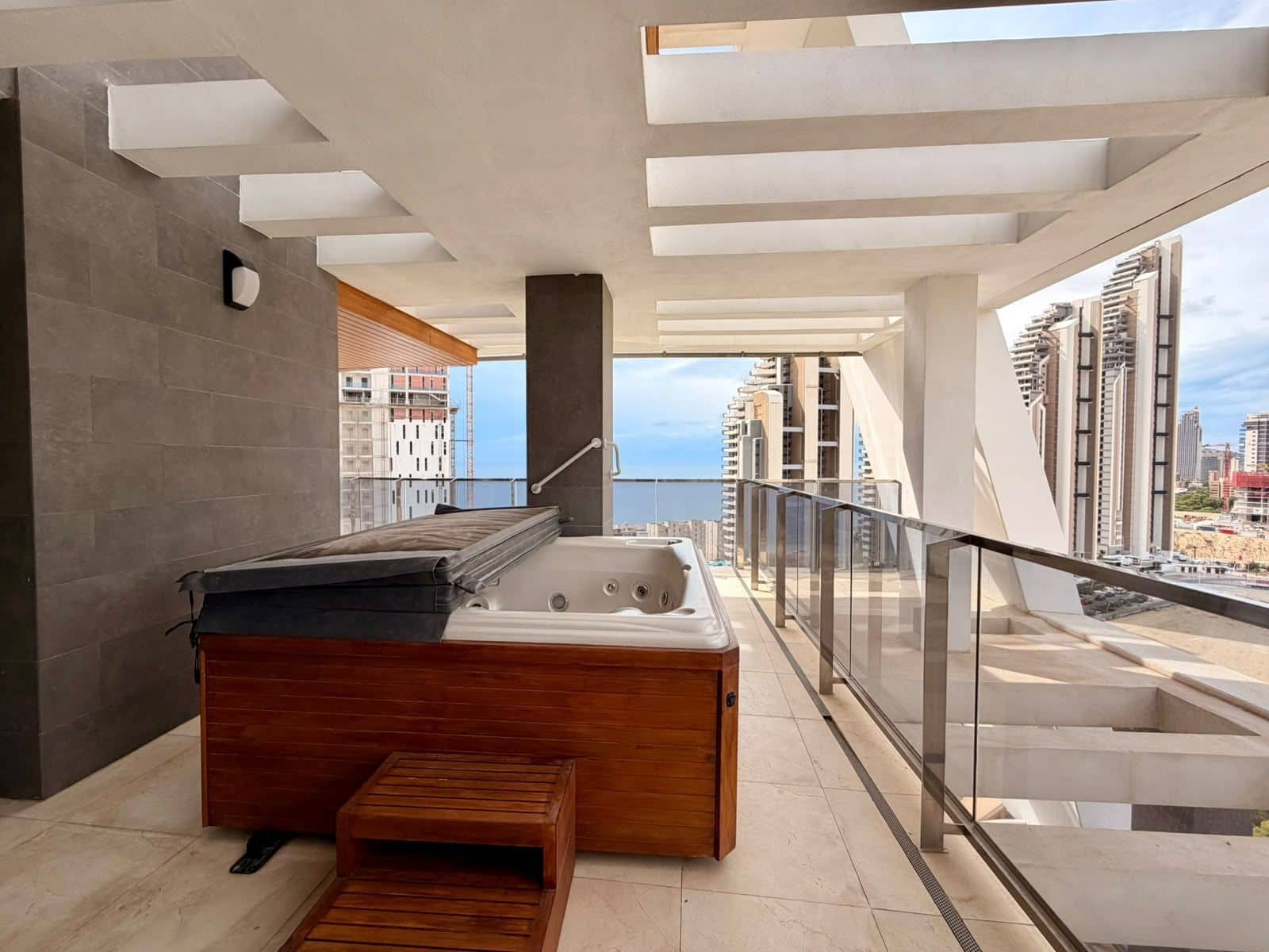 3 Zimmer Apartment zu verkaufen in Benidorm mit Pool Garage - 1.150.000 € (Ref: 10088935)