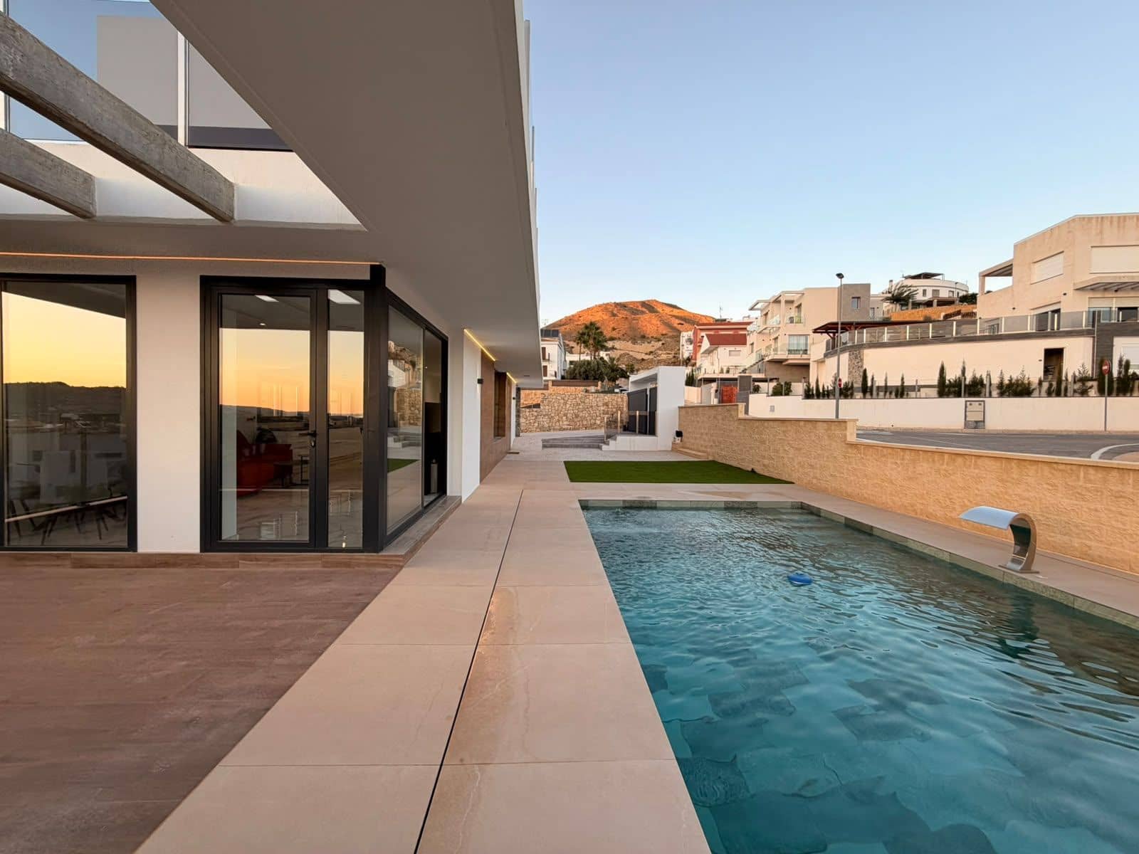 3 sypialnia Willa na sprzedaż w Finestrat z basenem garażem - 970 000 € (Ref: 10111505)