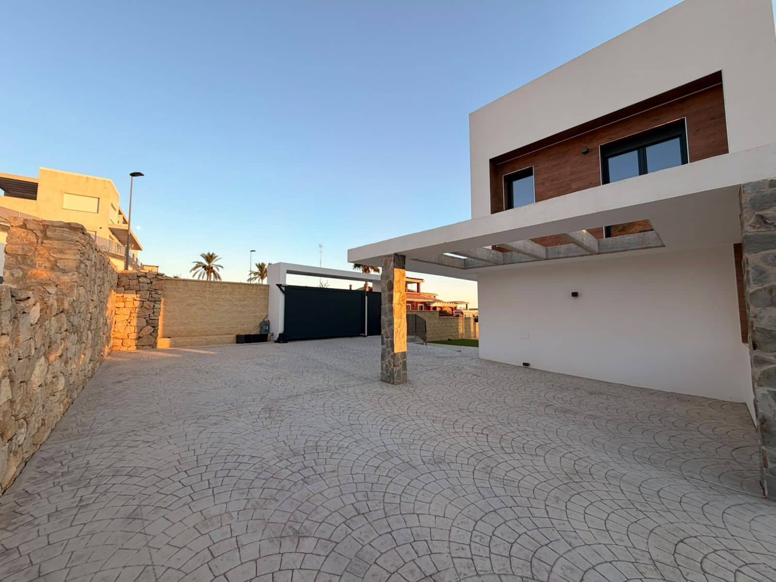 3 sypialnia Willa na sprzedaż w Finestrat z basenem garażem - 970 000 € (Ref: 10111505)