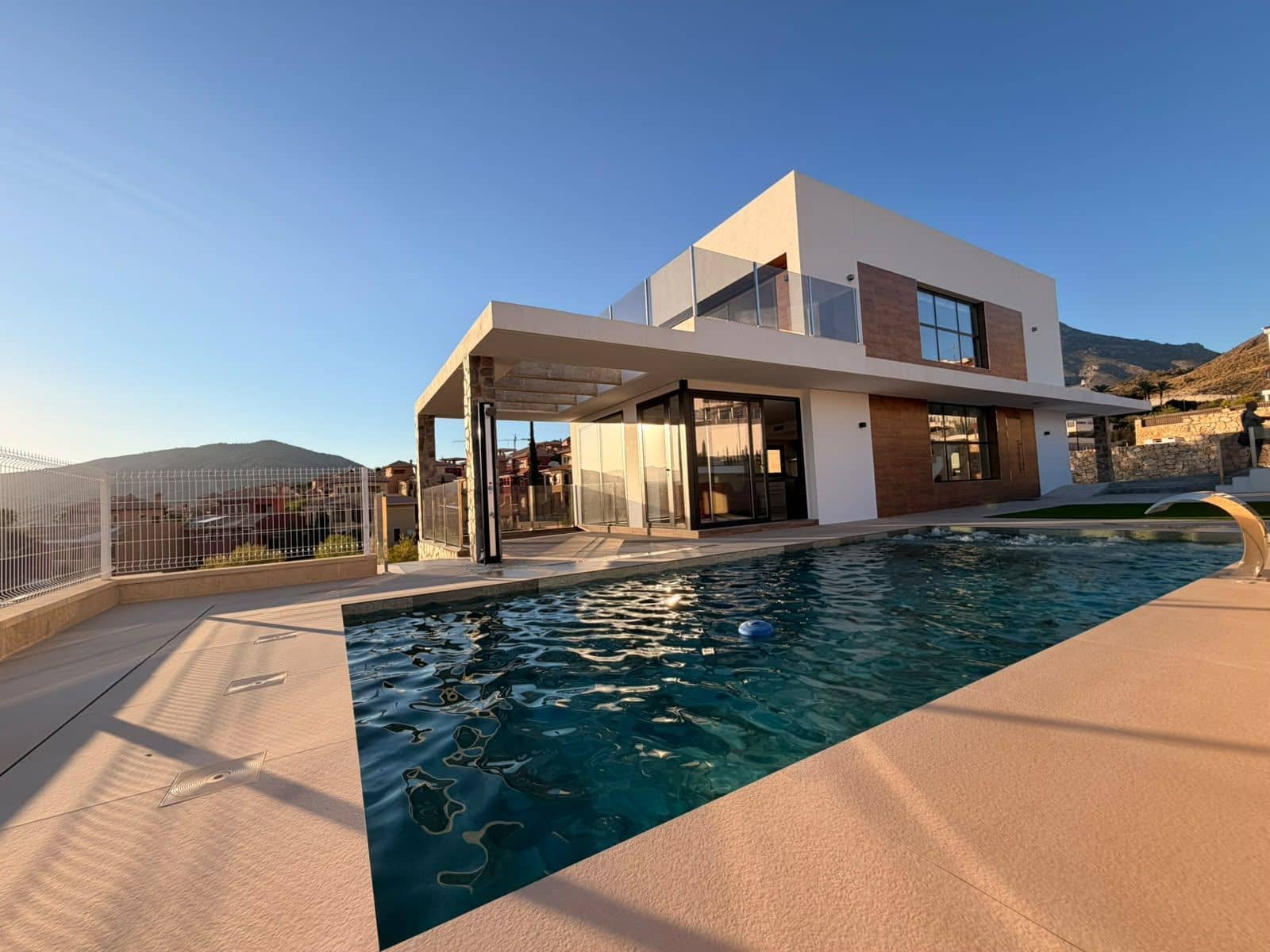 3 sypialnia Willa na sprzedaż w Finestrat z basenem garażem - 970 000 € (Ref: 10111505)