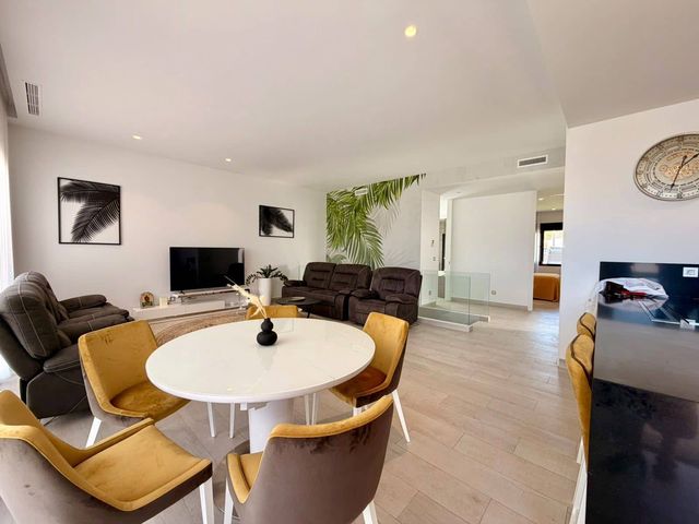 Chalet de 4 habitaciones en Balcón de Finestrat - Terra Marina, Finestrat en venta con piscina garaje - 889.000 € (Ref: 10111506)