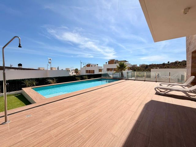 Chalet de 4 habitaciones en Balcón de Finestrat - Terra Marina, Finestrat en venta con piscina garaje - 889.000 € (Ref: 10111506)