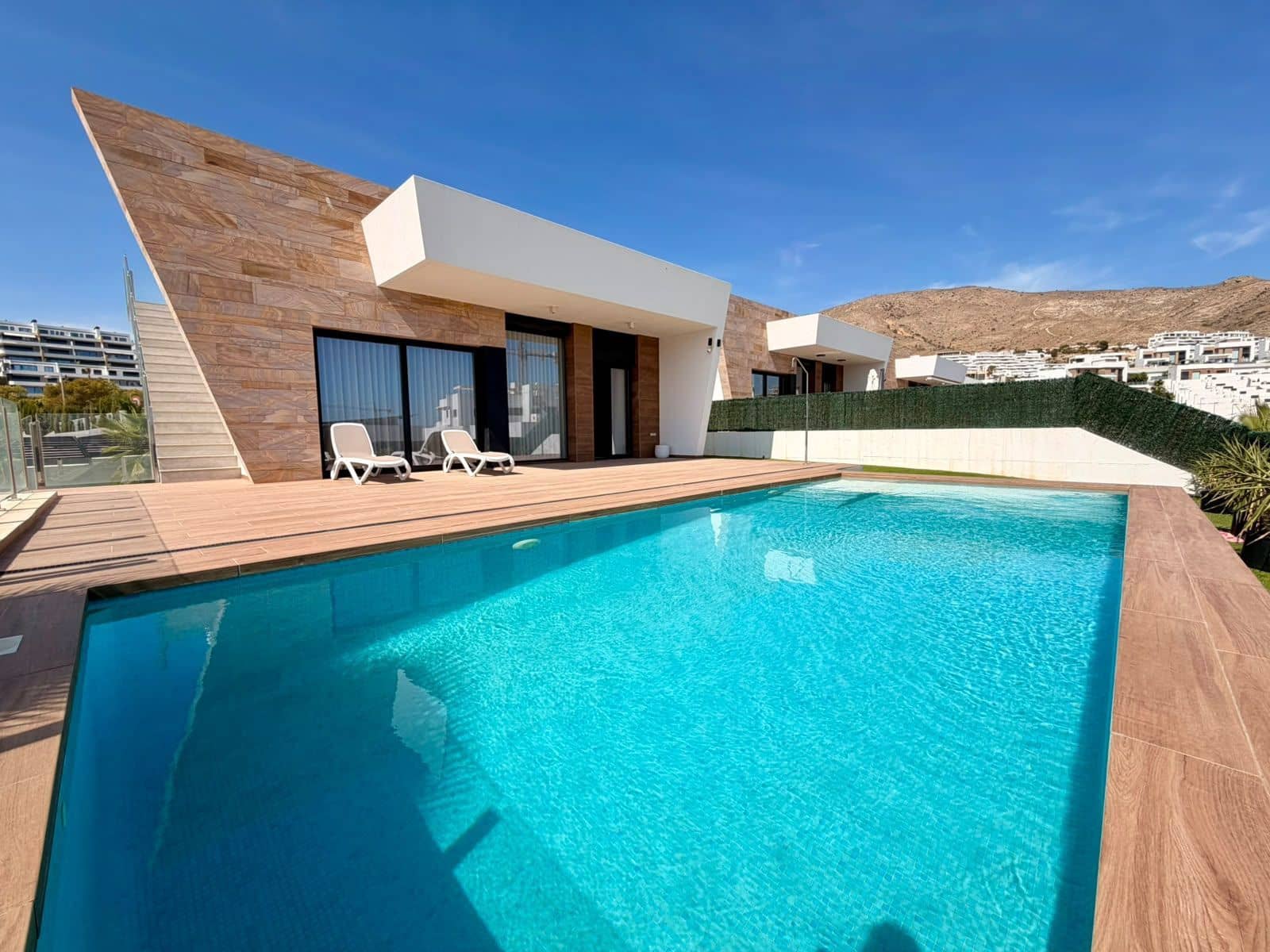Chalet de 4 habitaciones en Finestrat en venta con piscina garaje - 889.000 € (Ref: 10111506)