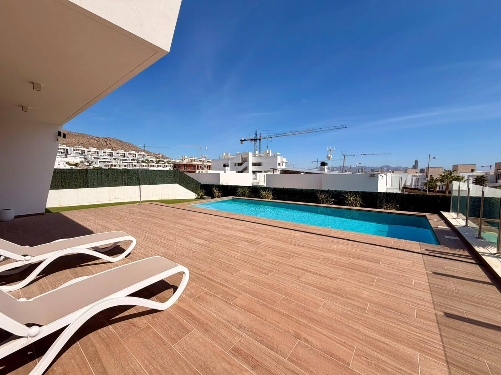 Chalet de 4 habitaciones en Finestrat en venta con piscina garaje - 889.000 € (Ref: 10111506)