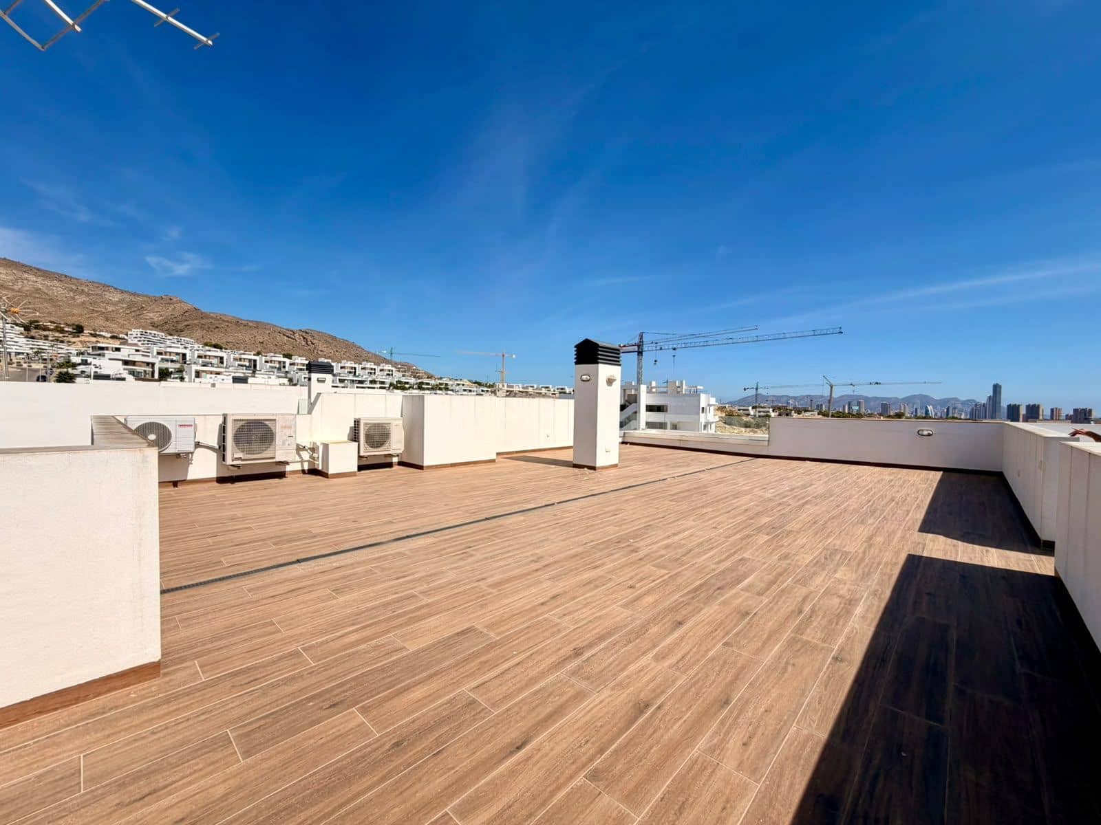 Chalet de 4 habitaciones en Finestrat en venta con piscina garaje - 889.000 € (Ref: 10111506)