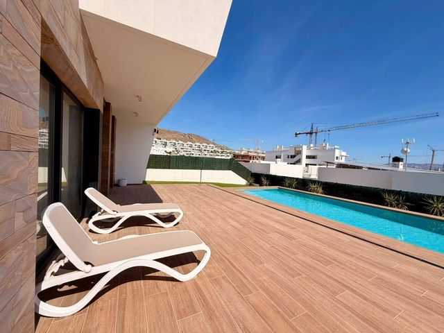 Chalet de 4 habitaciones en Balcón de Finestrat - Terra Marina, Finestrat en venta con piscina garaje - 889.000 € (Ref: 10111506)