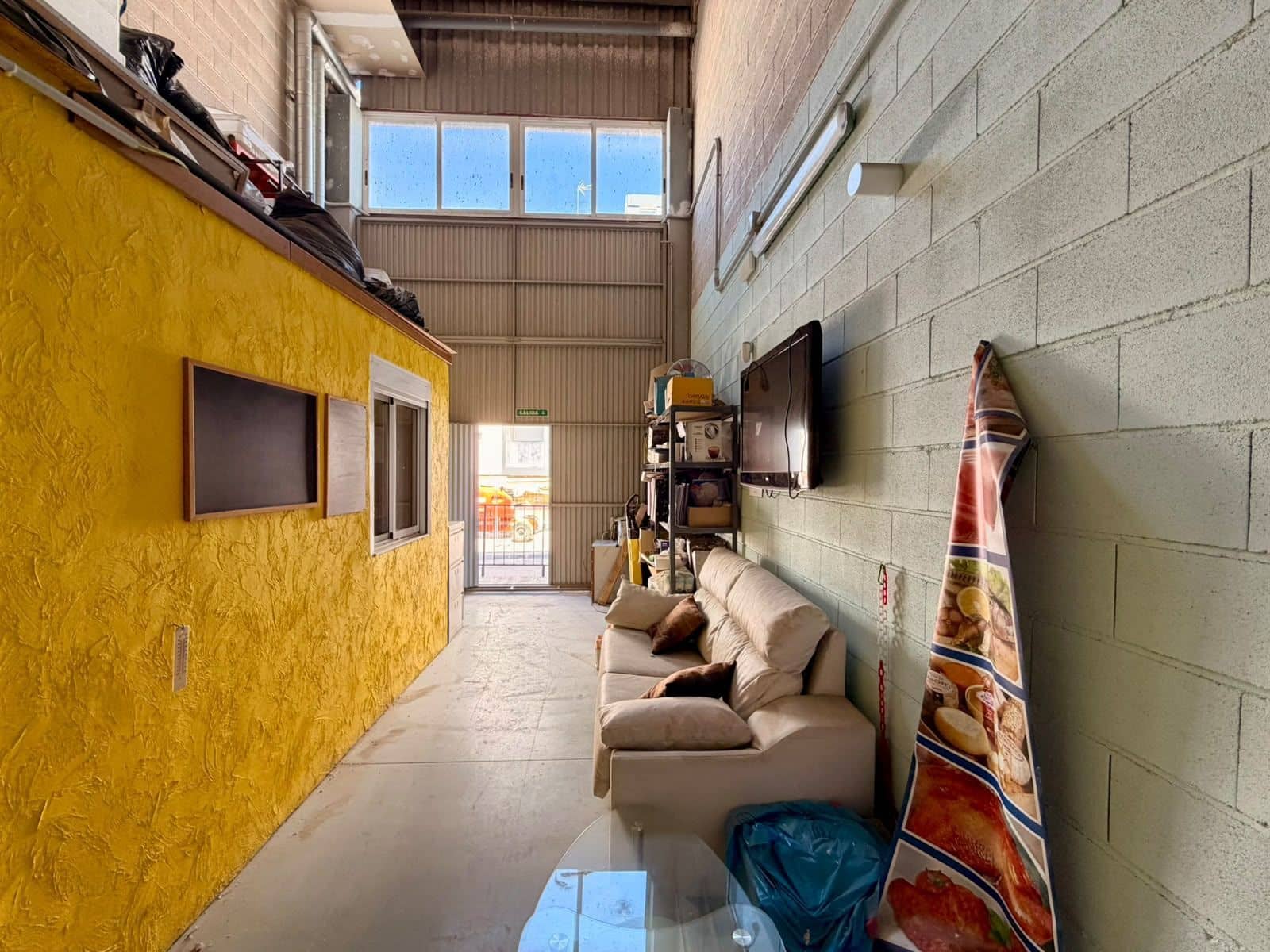 Commercial for sale in La Nucia - € 231,000 (Ref: 10161045)