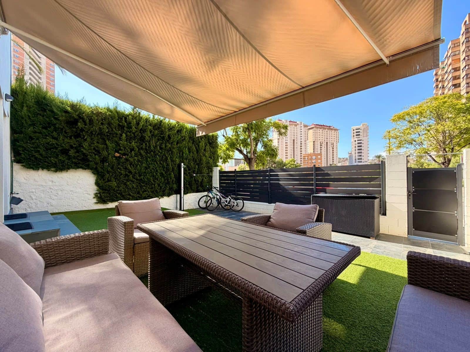 3 sovrum Semi-fristående Villa till salu i Benidorm med pool garage - 550 000 € (Ref: 10184305)