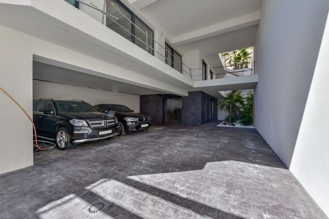 8 bedroom Villa for sale in Benidorm with pool garage - € 3,950,000 (Ref: 7743212)