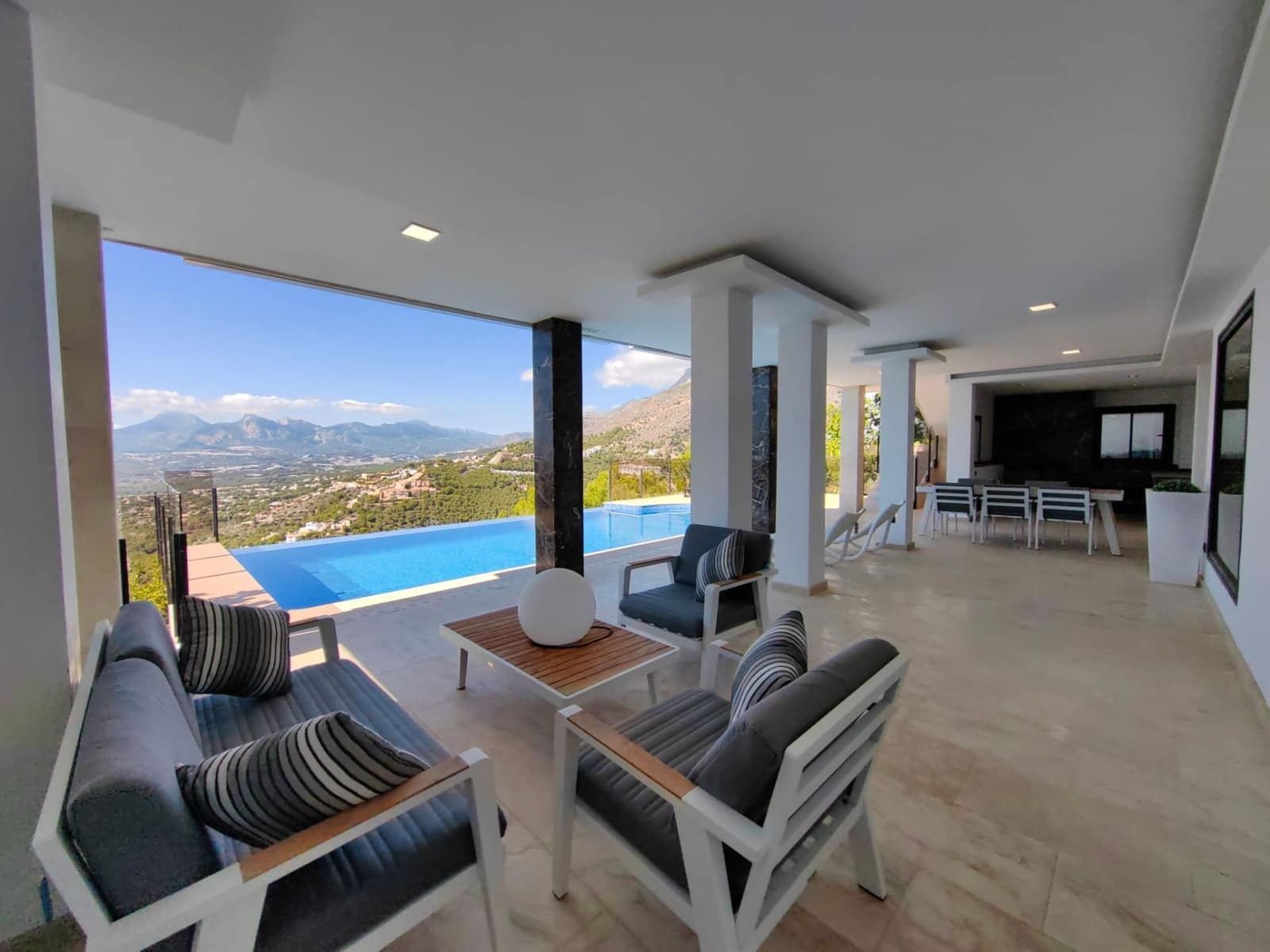 4 soveværelse Villa til salg i Altea med swimmingpool garage - € 2.450.000 (Ref: 7809388)