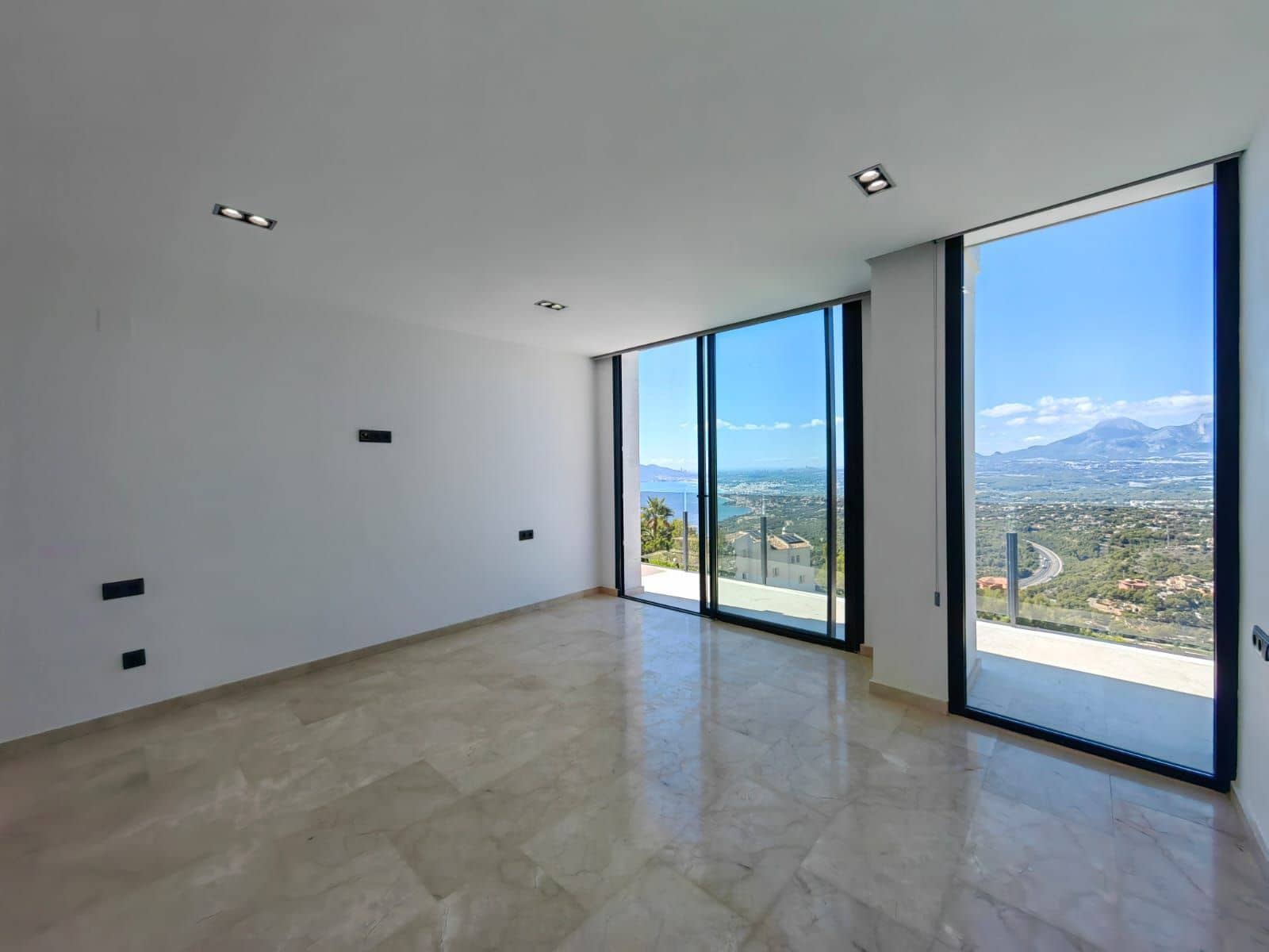 4 soveværelse Villa til salg i Altea med swimmingpool garage - € 2.450.000 (Ref: 7809388)
