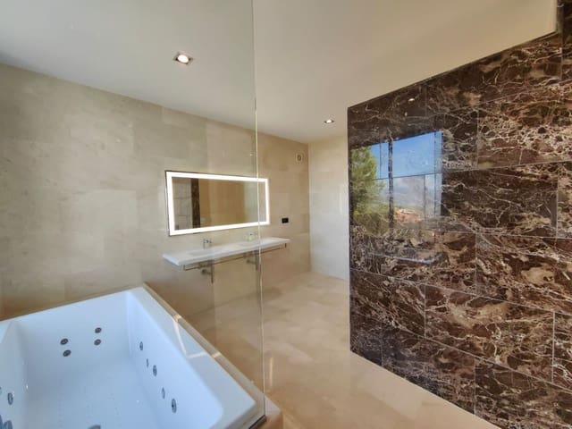 4 quarto Moradia para venda em Altea com piscina garagem - 2 450 000 € (Ref: 7809388)