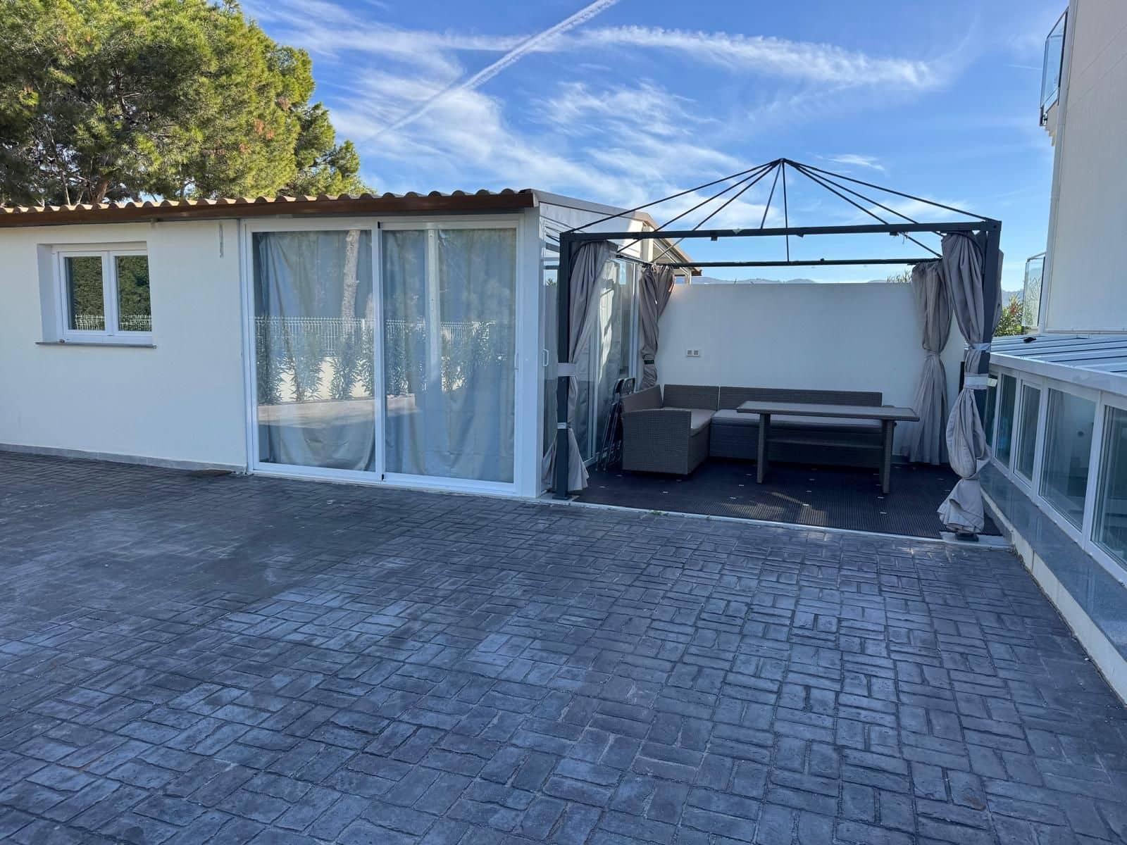 4 bedroom Apartment for rent in Alfaz del Pi / L'Alfas del Pi with pool garage - € 2,100 (Ref: 7849367)