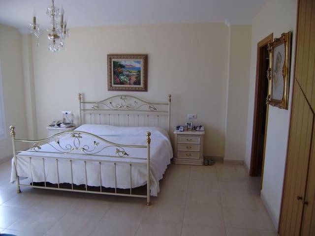 7 bedroom Villa for sale in Benidorm with pool garage - € 1,635,000 (Ref: 7987902)