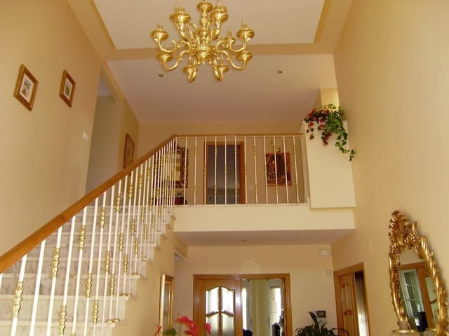 7 bedroom Villa for sale in Benidorm with pool garage - € 1,635,000 (Ref: 7987902)