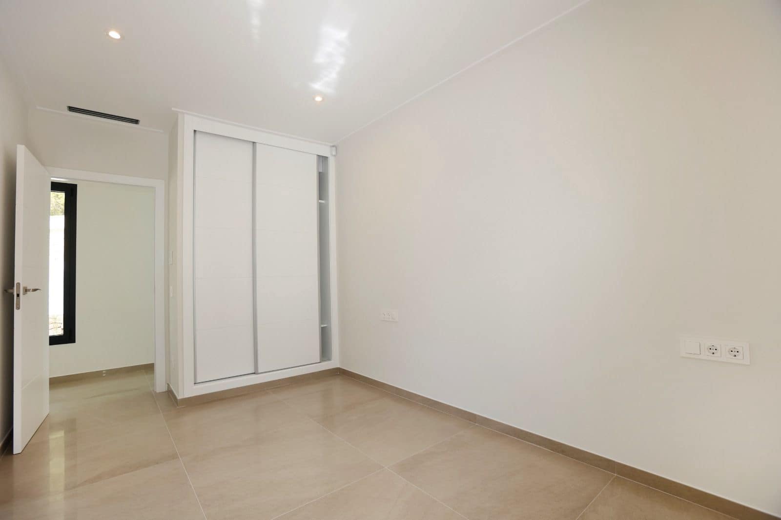 4 makuuhuone Huvila myytävänä paikassa Benissa mukana uima-altaan 
autotalli - 1 290 000 € (Ref: 8216059)