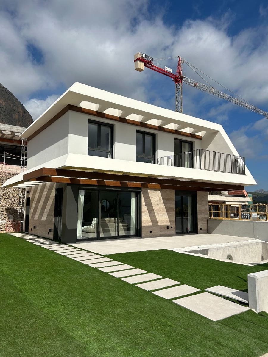 3 soveværelse Villa til salg i Polop med swimmingpool garage - € 545.000 (Ref: 8241921)