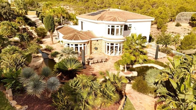 7 bedroom Villa for sale in La Nucia with pool garage - € 5,600,000 (Ref: 8409289)