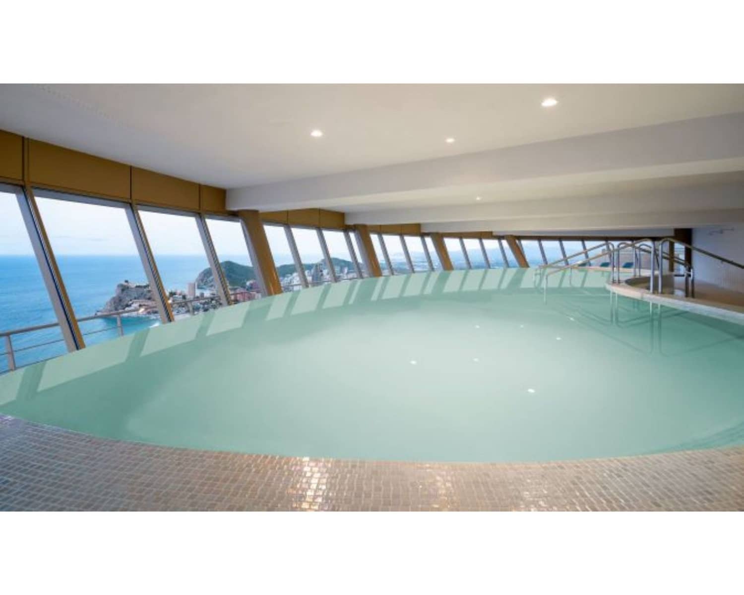 2 soveværelse Lejlighed til salg i Benidorm med swimmingpool garage - € 1.170.000 (Ref: 8522784)