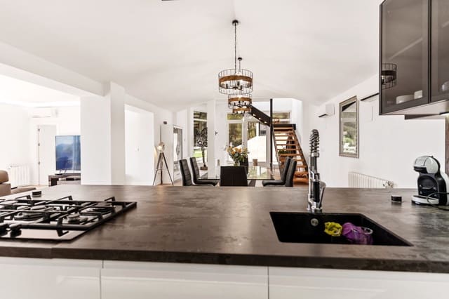 4 slaapkamer Villa te koop in Oltamar - Cucarres, Calpe / Calp met zwembad garage - € 899.000 (Ref: 8559393)