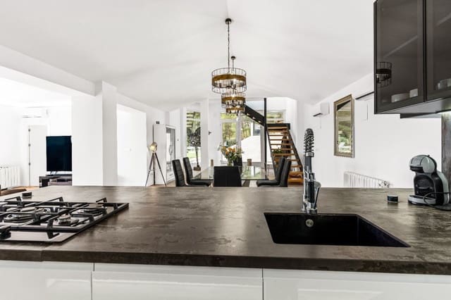 4 slaapkamer Villa te koop in Oltamar - Cucarres, Calpe / Calp met zwembad garage - € 899.000 (Ref: 8559393)