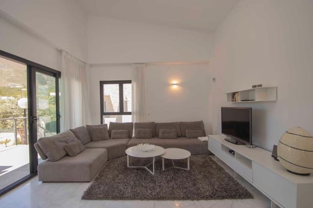 5 bedroom Villa for sale in Polop with pool garage - € 530,000 (Ref: 8579428)