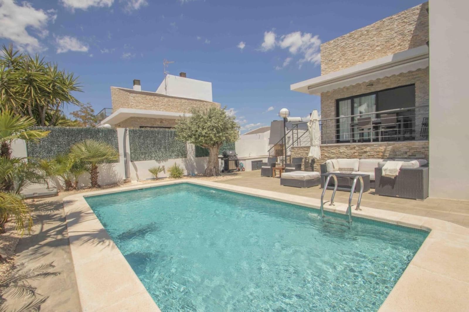 5 bedroom Villa for sale in Polop with pool garage - € 530,000 (Ref: 8579428)