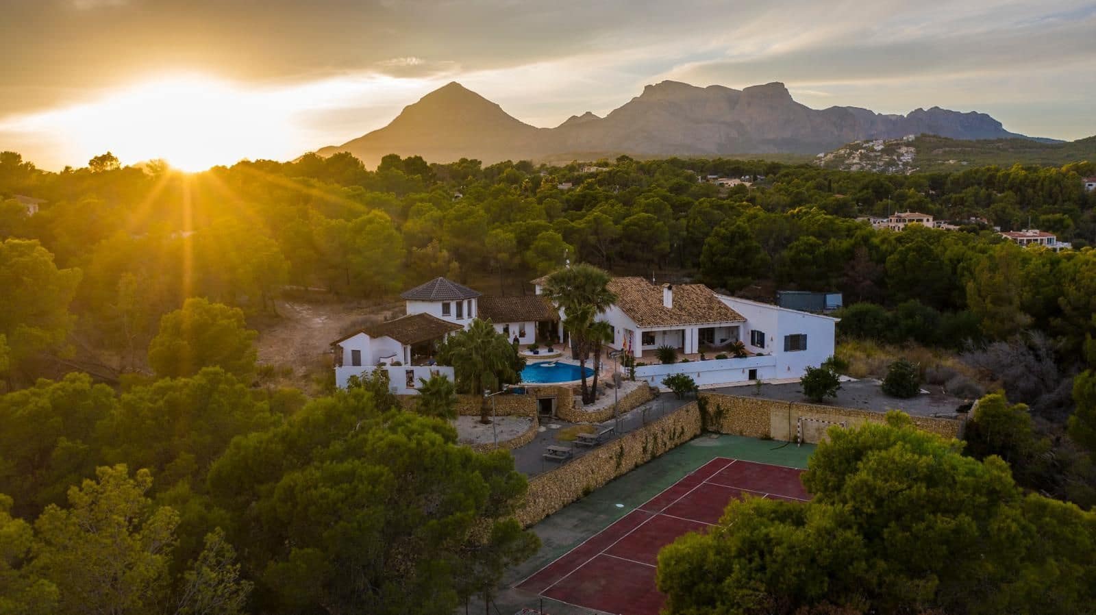 7 soveværelse Villa til salg i Alfaz del Pi / L'Alfas del Pi med swimmingpool garage - € 1.600.000 (Ref: 8921054)