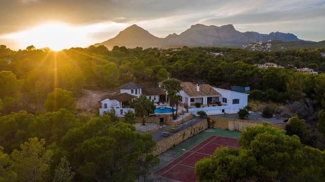 7 bedroom Villa for sale in Escandinavia - Cautivador, Alfaz del Pi / L'Alfàs del Pi with pool garage - € 1,600,000 (Ref: 8921054)