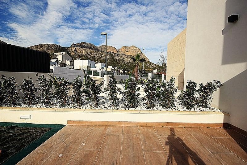 3 bedroom Villa for sale in Polop with pool garage - € 525,000 (Ref: 8978522)