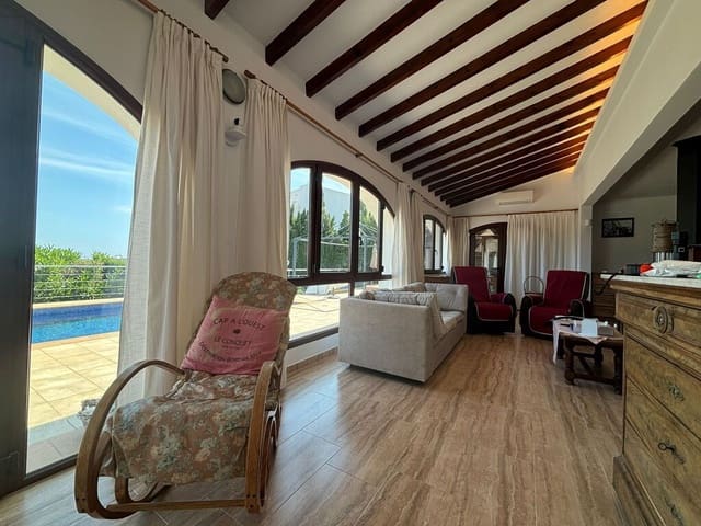 7 bedroom Villa for sale in Moraira, Teulada-Moraira with pool garage - € 995,000 (Ref: 8978523)