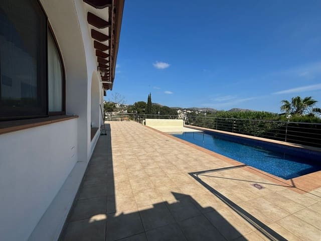 7 bedroom Villa for sale in Moraira, Teulada-Moraira with pool garage - € 995,000 (Ref: 8978523)