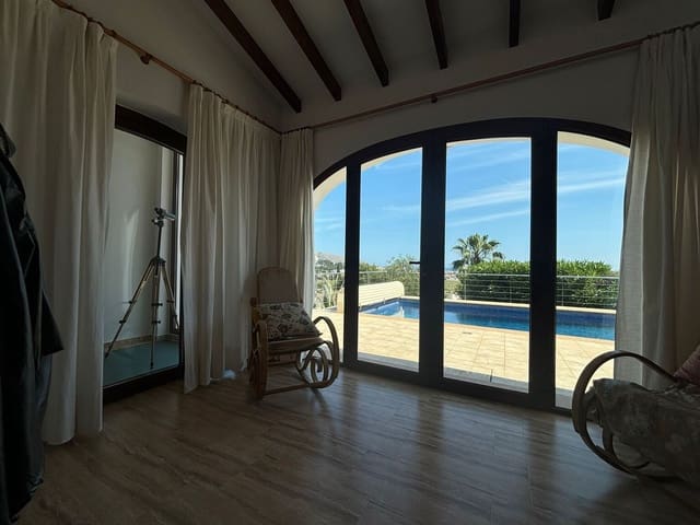 7 bedroom Villa for sale in Moraira, Teulada-Moraira with pool garage - € 995,000 (Ref: 8978523)