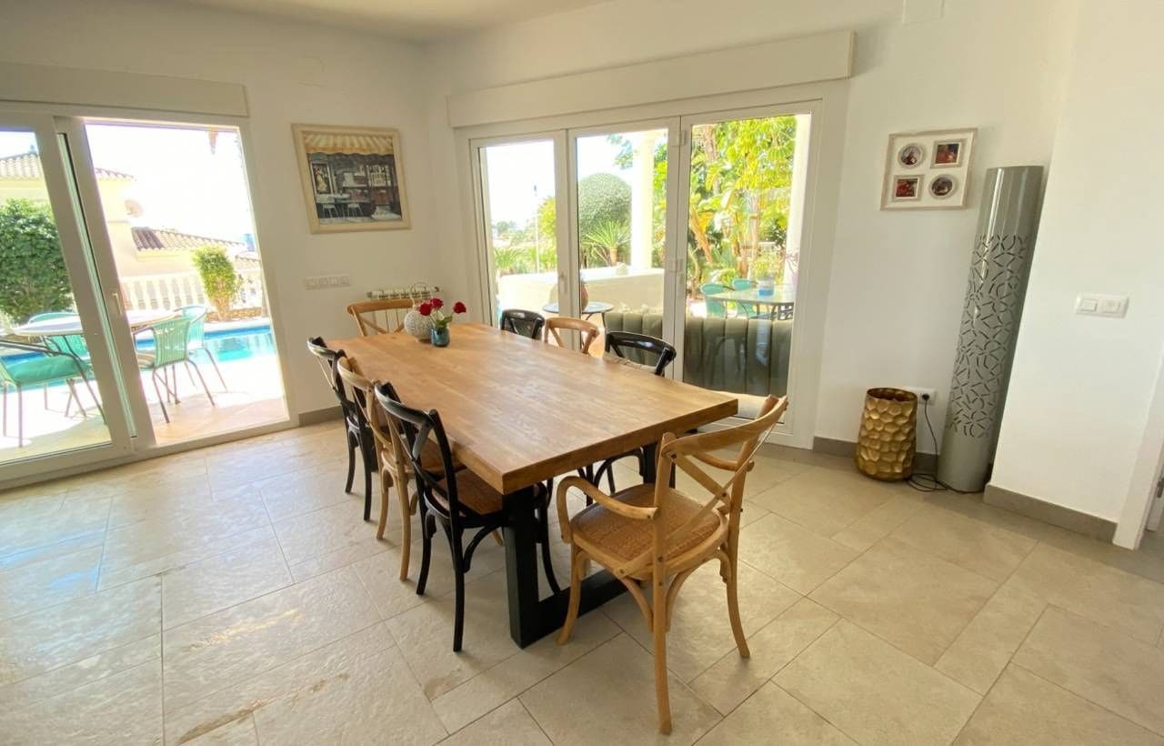 4 soveværelse Villa til salg i Calpe / Calp med swimmingpool garage - € 1.195.000 (Ref: 8993630)