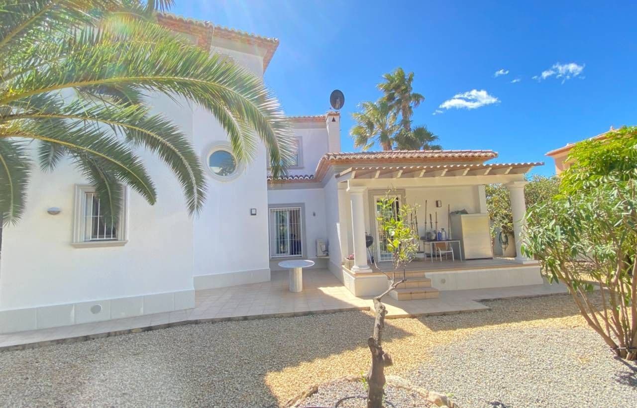 4 soveværelse Villa til salg i Calpe / Calp med swimmingpool garage - € 1.195.000 (Ref: 8993630)