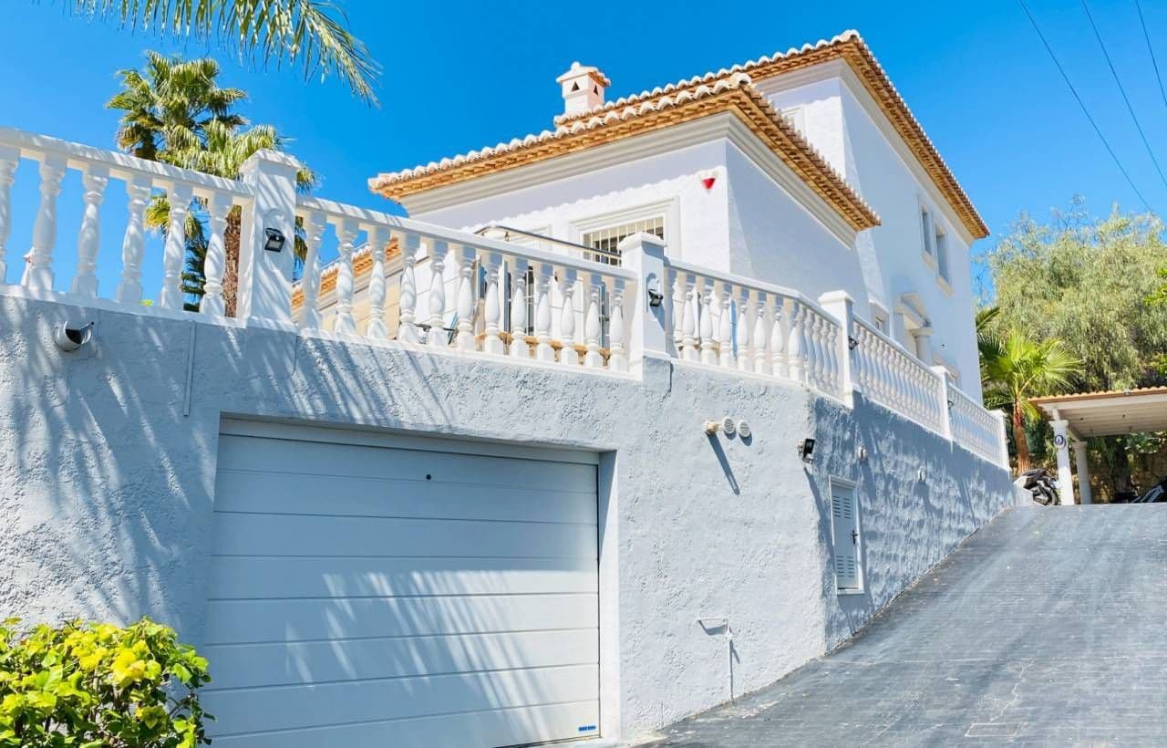 4 soveværelse Villa til salg i Calpe / Calp med swimmingpool garage - € 1.195.000 (Ref: 8993630)