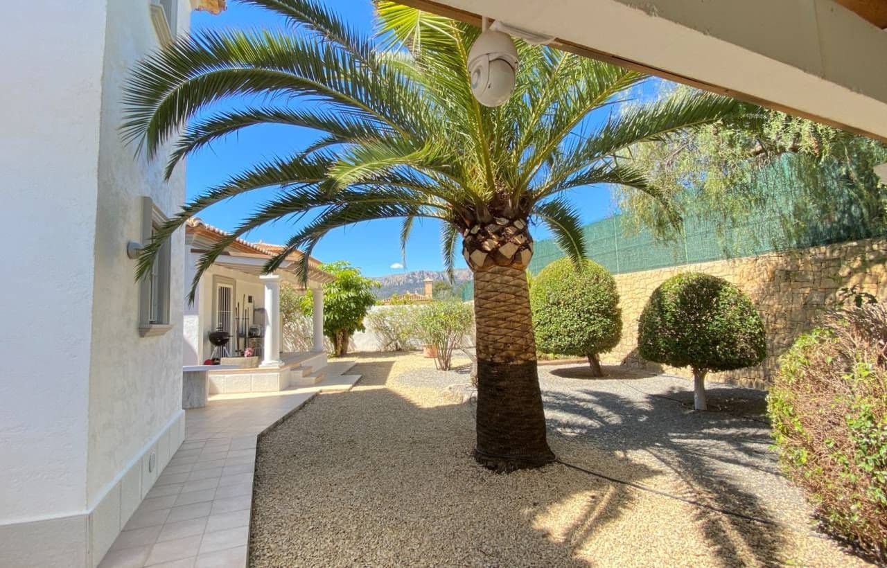 4 soveværelse Villa til salg i Calpe / Calp med swimmingpool garage - € 1.195.000 (Ref: 8993630)