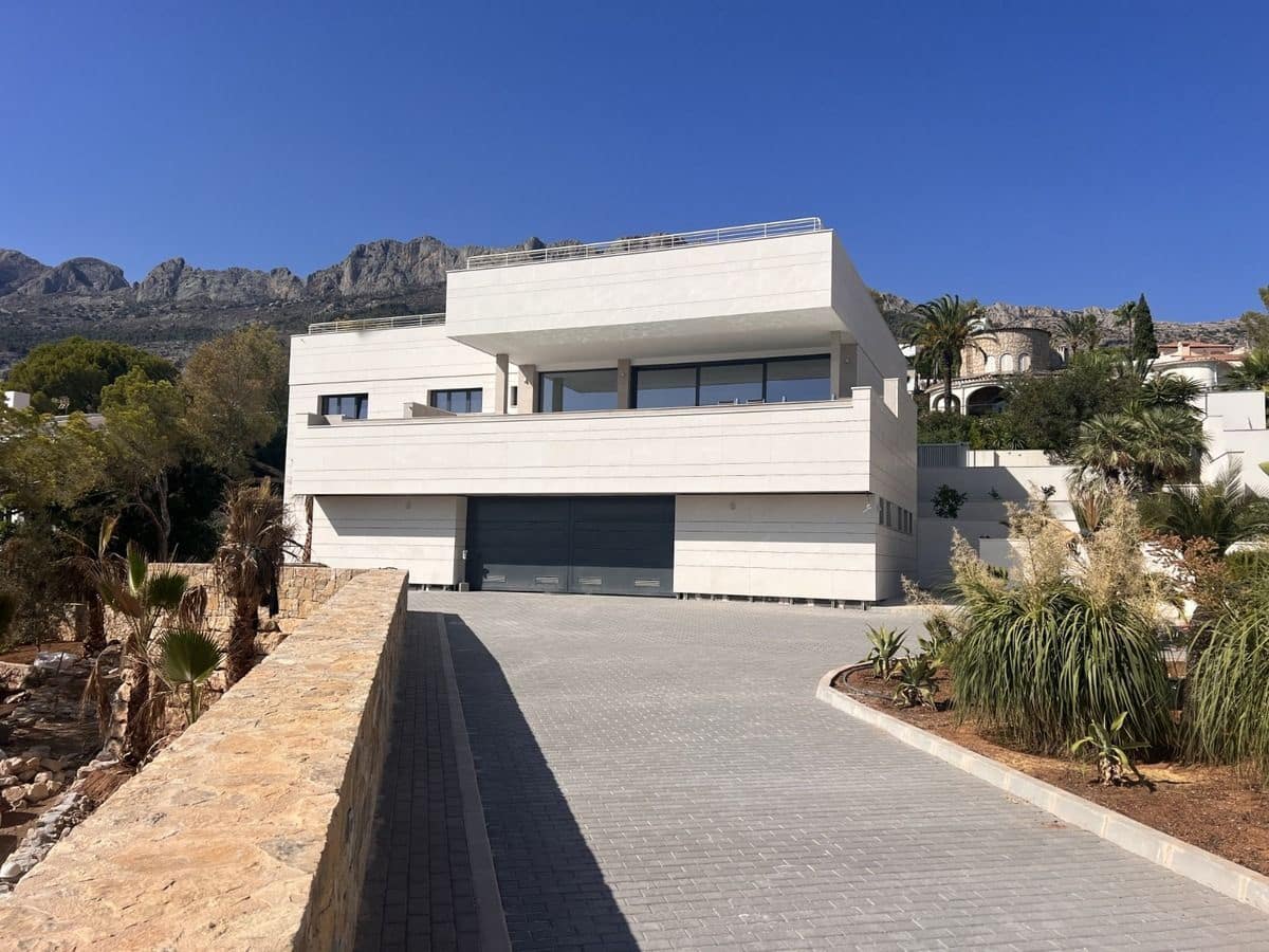 5 soverom Villa til salgs i Altea med svømmebasseng garasje - € 2 950 000 (Ref: 9020696)