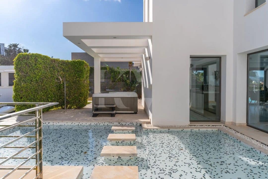 5 soveværelse Villa til salg i Javea / Xabia med swimmingpool garage - € 2.499.000 (Ref: 9047352)