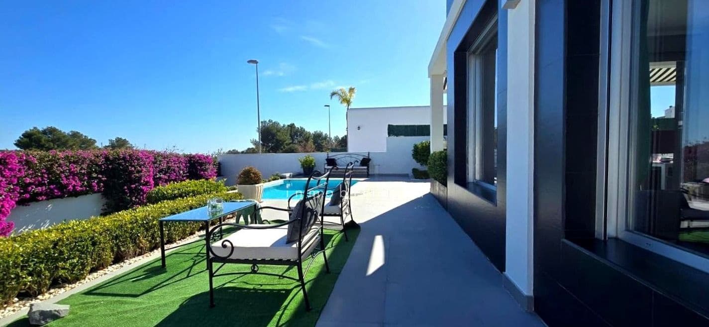 2 Zimmer Villa zu verkaufen in Polop mit Pool Garage - 530.000 € (Ref: 9073192)