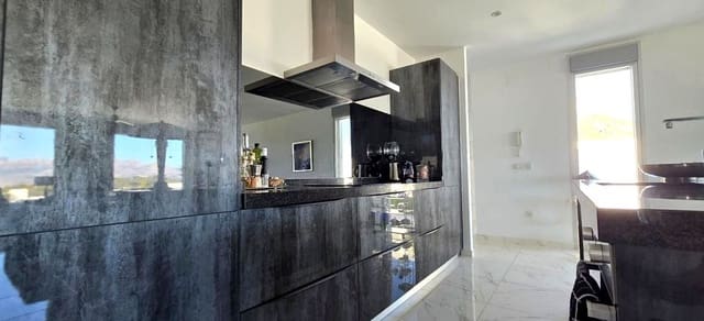 2 soveværelse Villa til salg i Polop med swimmingpool garage - € 530.000 (Ref: 9073192)