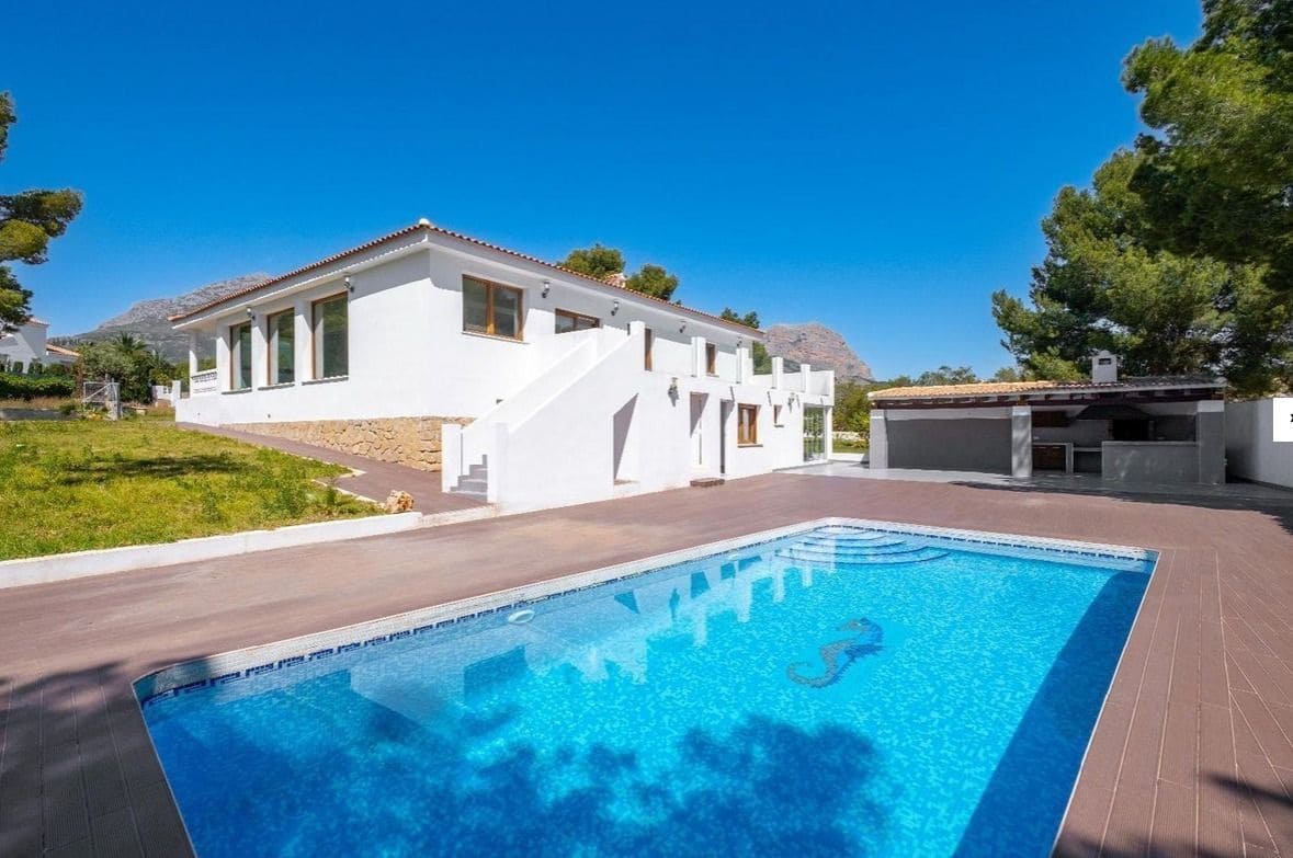 4 soveværelse Villa til salg i La Nucia med swimmingpool garage - € 950.000 (Ref: 9116650)