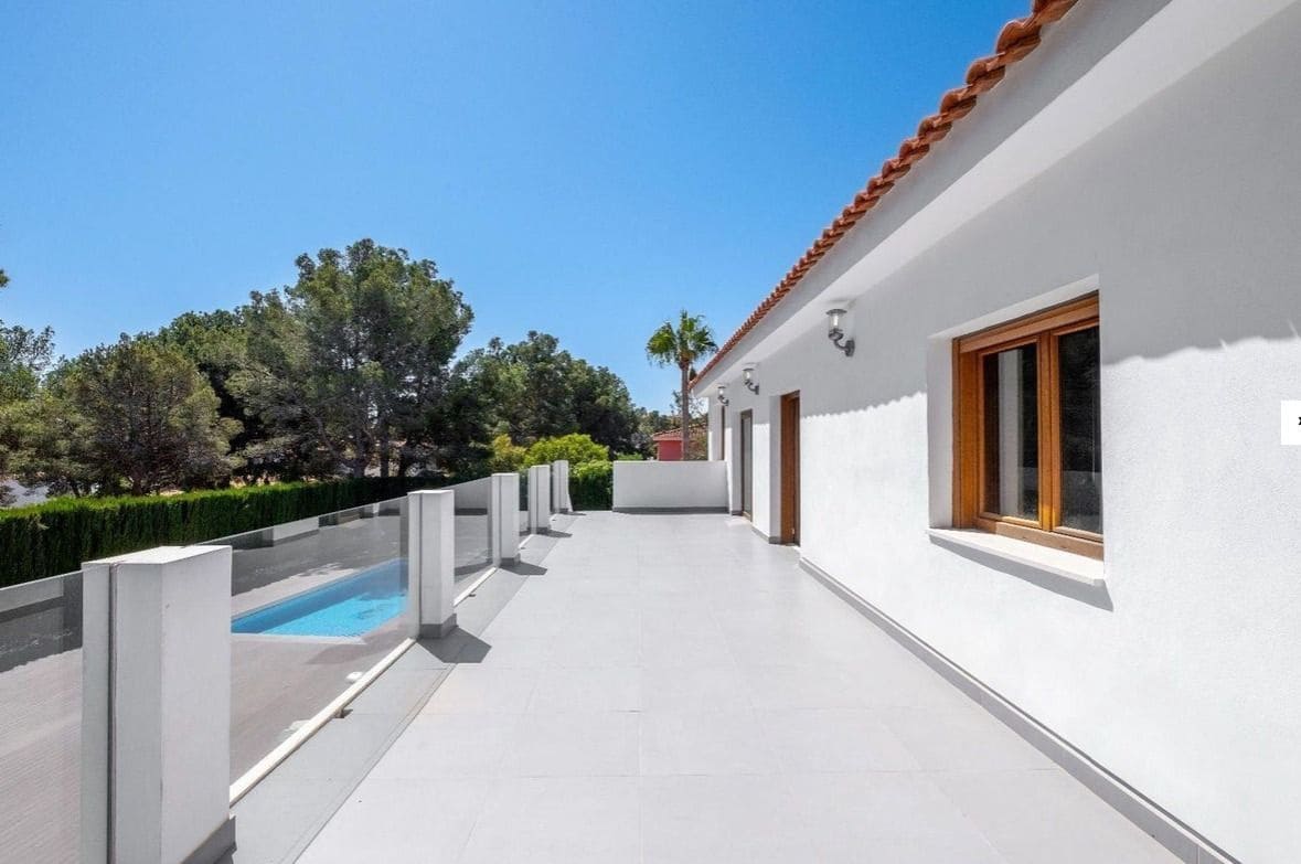 4 soveværelse Villa til salg i La Nucia med swimmingpool garage - € 950.000 (Ref: 9116650)