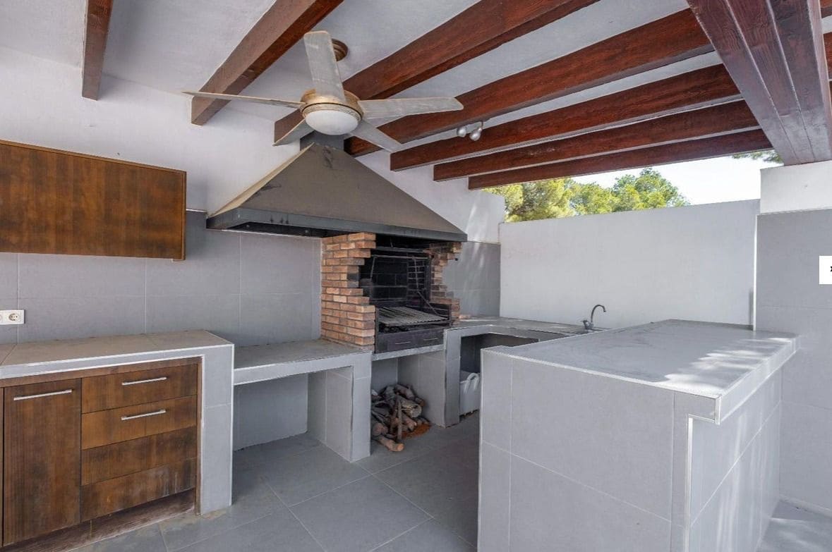 4 soveværelse Villa til salg i La Nucia med swimmingpool garage - € 950.000 (Ref: 9116650)