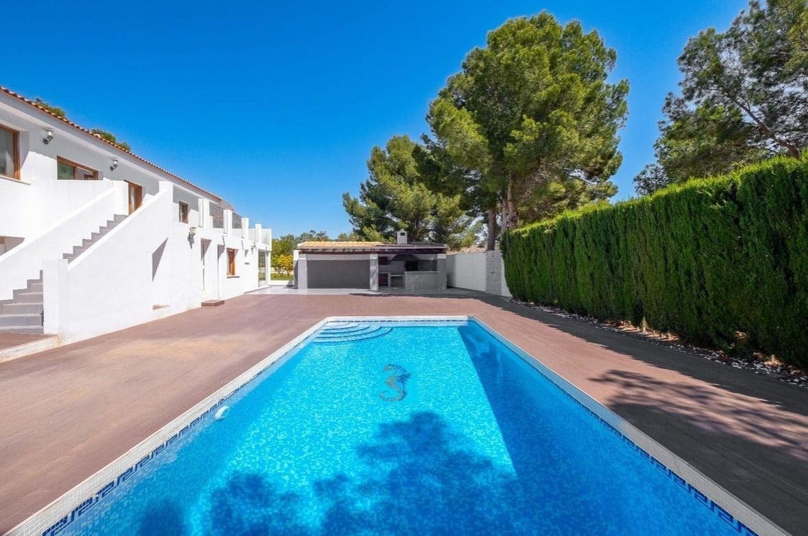 4 soveværelse Villa til salg i La Nucia med swimmingpool garage - € 950.000 (Ref: 9116650)